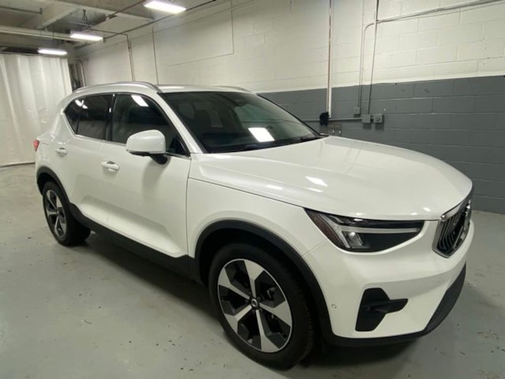 Used 2025 Volvo XC40 B5 Plus Bright Theme SUV