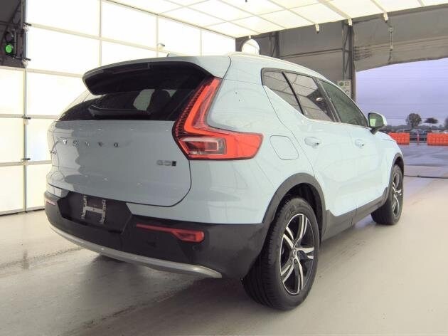2025 Volvo XC40 Core photo 4