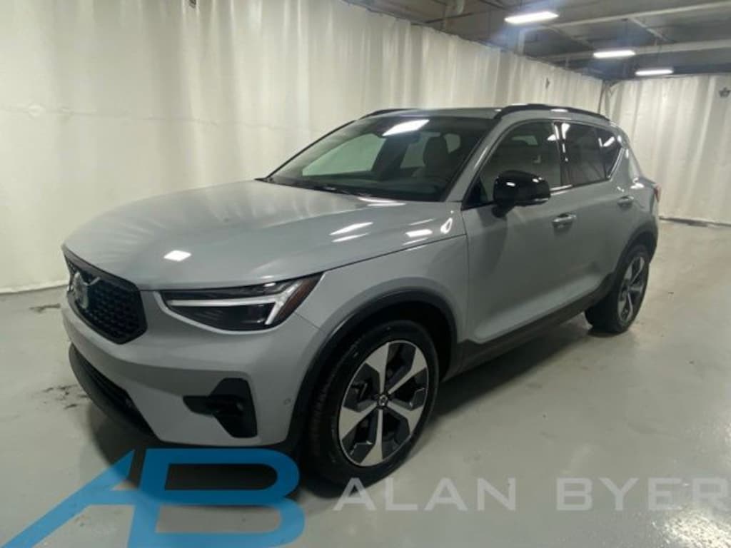 Used 2026 Volvo XC40 B5 Plus SUV
