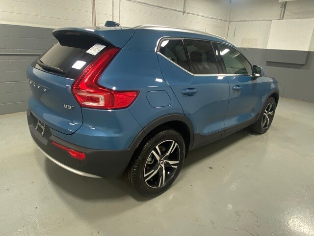 2025 Volvo XC40 Core photo 3