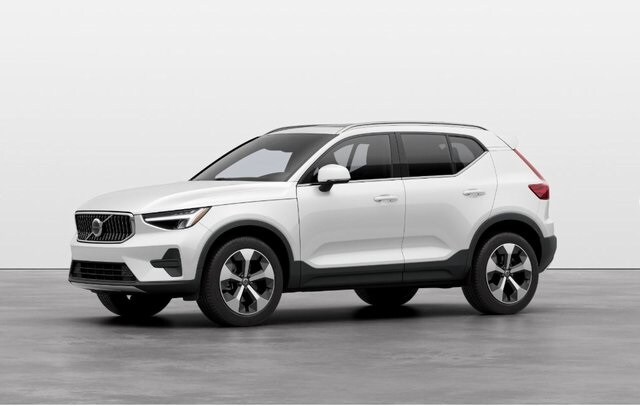 2025 Volvo XC40 Core photo 3