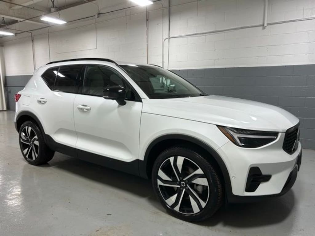 Used 2024 Volvo XC40 Ultimate SUV