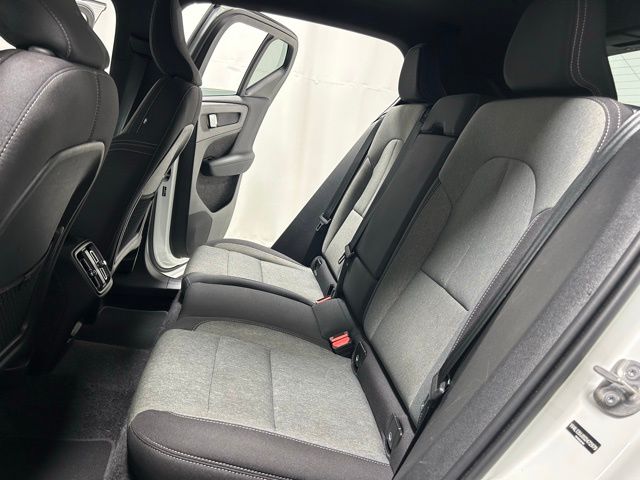 2025 Volvo XC40 Core - Photo 12