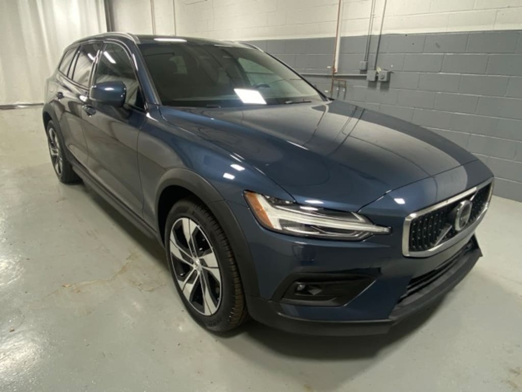 Used 2025 Volvo V60 Cross Country B5 Plus Wagon