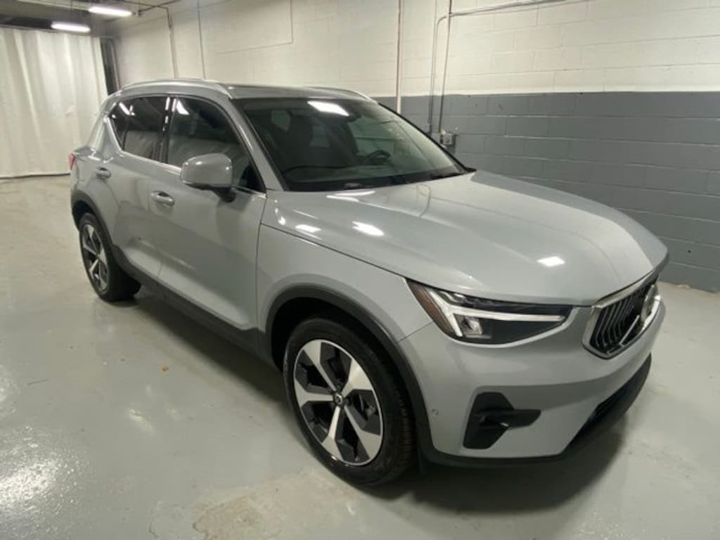 Used 2025 Volvo XC40 B5 Plus Bright Theme SUV
