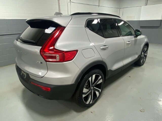 2025 Volvo XC40 Plus photo 3