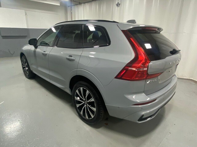 2025 Volvo XC60 B5 Plus photo 2