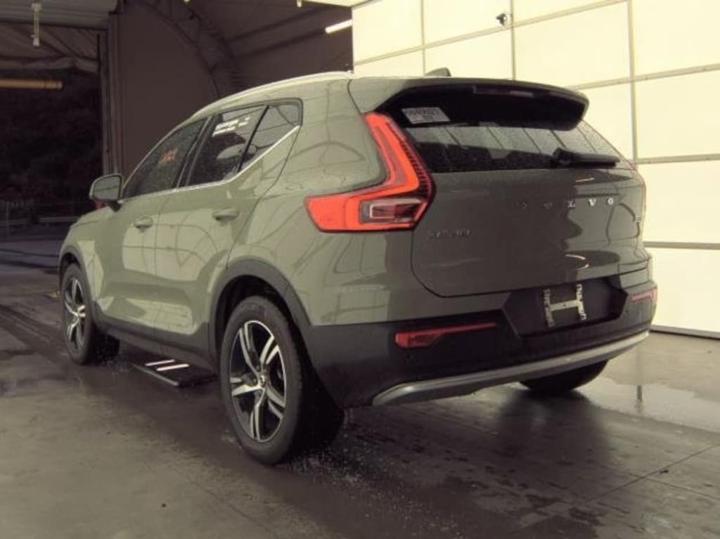 Certified 2025 Volvo XC40 B5 Core SUV