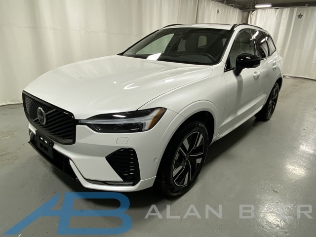 2026 Volvo XC60 Plus's photo