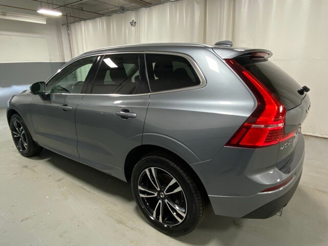 2021 Volvo XC60 T5 Momentum photo 2