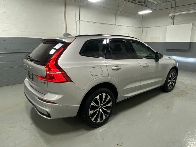 2025 Volvo XC60 Plus photo 3