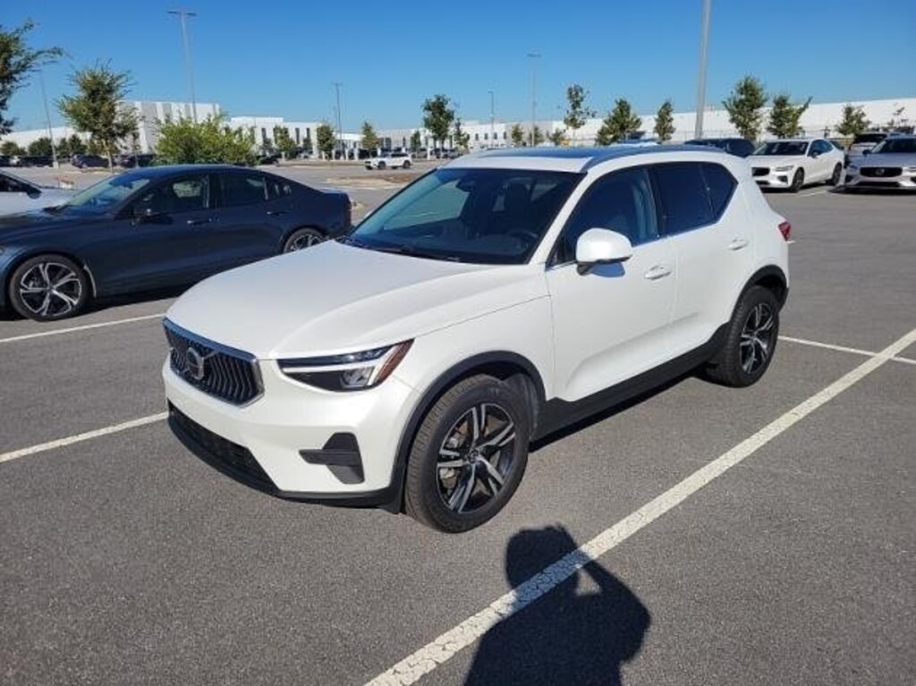 Used 2025 Volvo XC40 B5 Core SUV