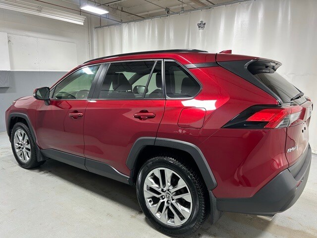 2021 Toyota RAV4 XLE Premium photo 2