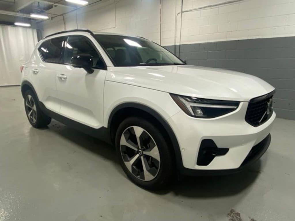 Used 2023 Volvo XC40 B5 Plus Dark Theme SUV