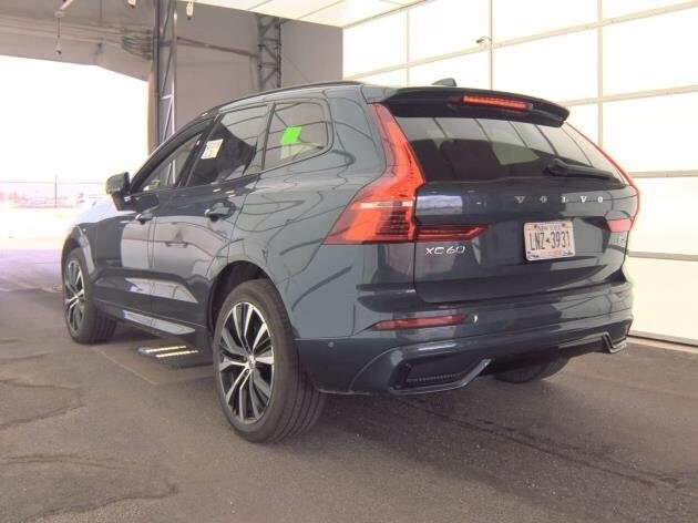 2025 Volvo XC60 B5 Plus photo 2