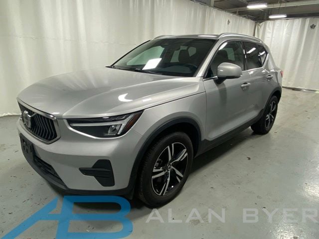 2025 Volvo XC40 B5 Core Bright AWD's photo