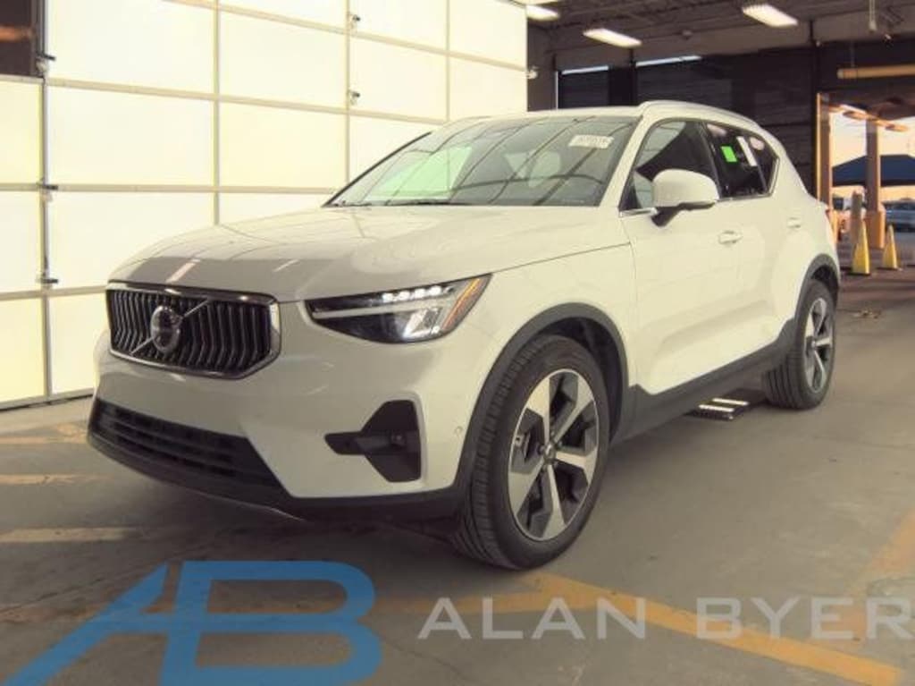 Used 2025 Volvo XC40 B5 Plus Bright Theme SUV