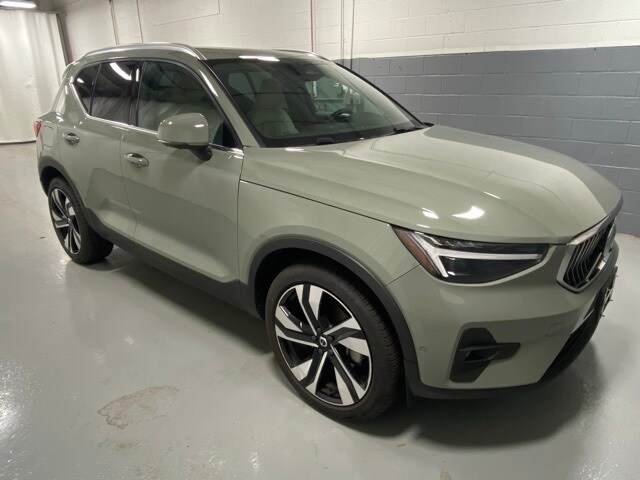 2024 Volvo XC40 Ultimate photo 3