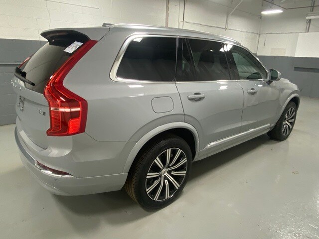 2025 Volvo XC90 B5 Core photo 2