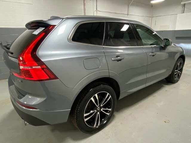2021 Volvo XC60 T5 Momentum photo 3