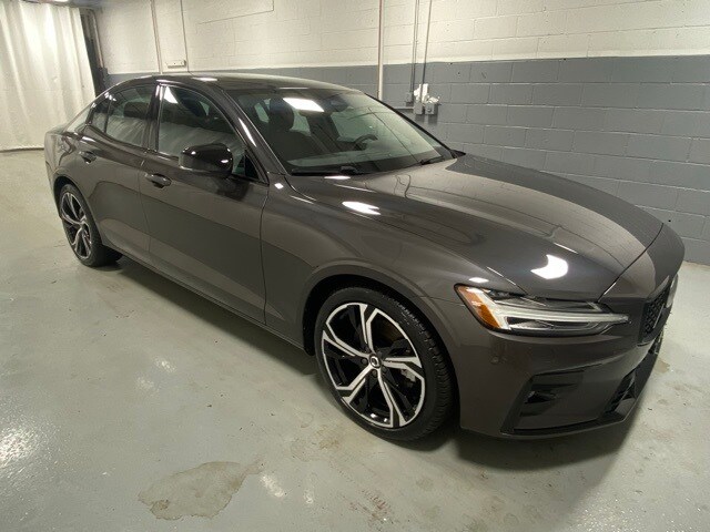 2025 Volvo S60 B5 Core photo 4