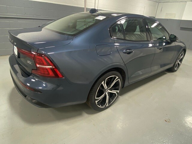 2025 Volvo S60 Core photo 4