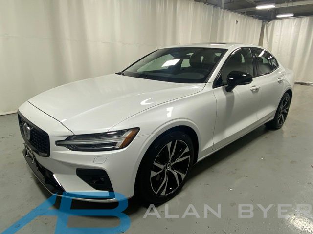 2025 Volvo S60 B5 Core Dark AWD's photo