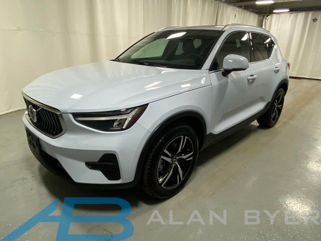 2025 Volvo XC40 B5 Core Bright AWD's photo
