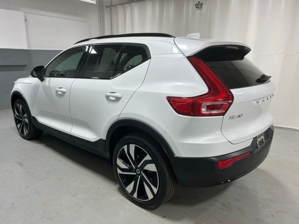 Used 2024 Volvo XC40 Ultimate SUV