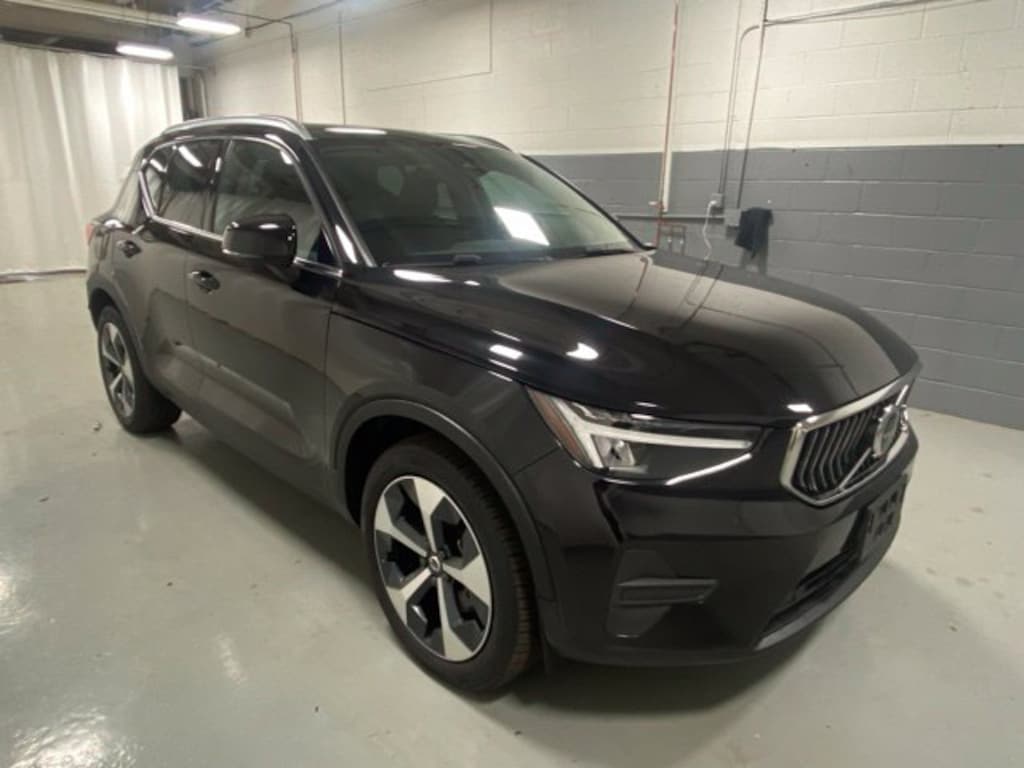 Certified 2024 Volvo XC40 B5 Core SUV