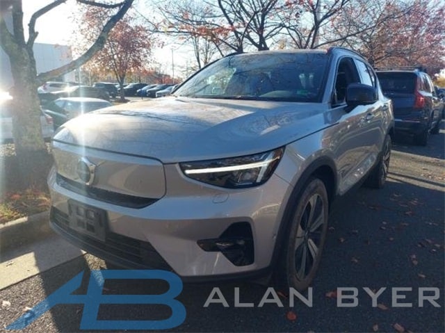 2023 Volvo XC40 Plus's photo