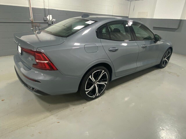 2024 Volvo S60 B5 Core photo 3