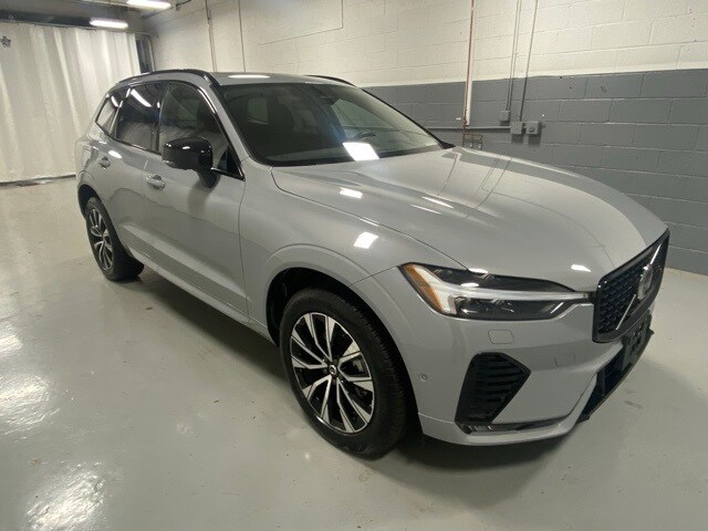 2025 Volvo XC60 B5 Plus photo 4