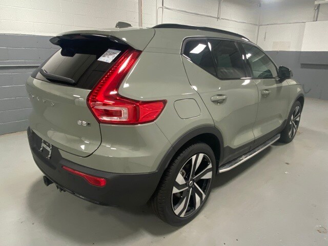 2025 Volvo XC40 photo 3