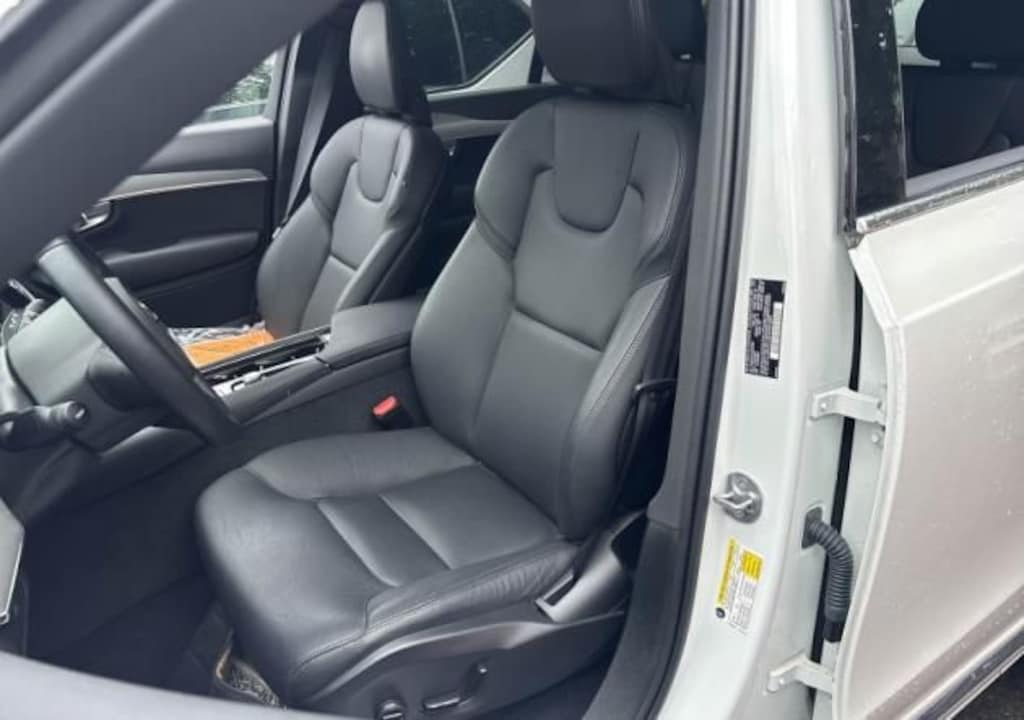 Used 2025 Volvo XC90 B5 Core SUV