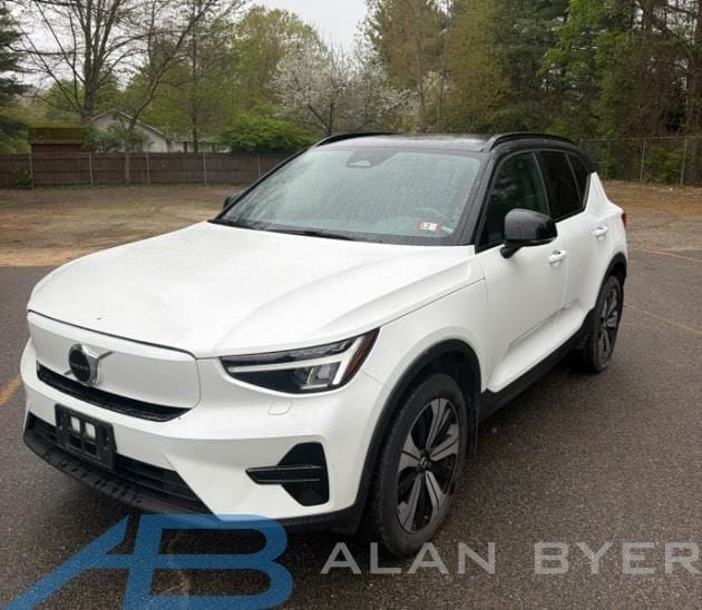 2023 Volvo XC40 P8 Recharge Core AWD's photo
