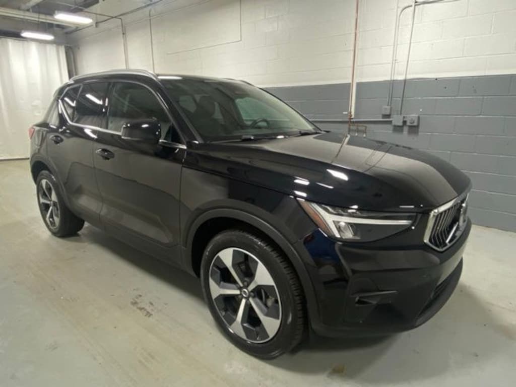 Used 2025 Volvo XC40 B5 Plus Bright Theme SUV