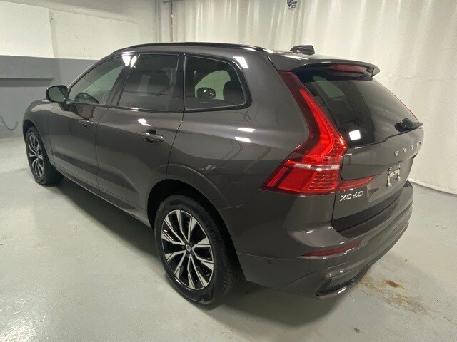 2025 Volvo XC60 B5 Plus photo 2