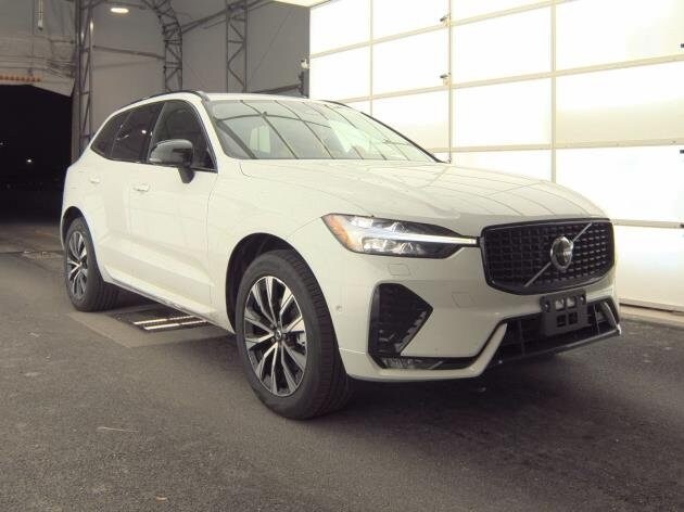 2025 Volvo XC60 B5 Plus photo 3