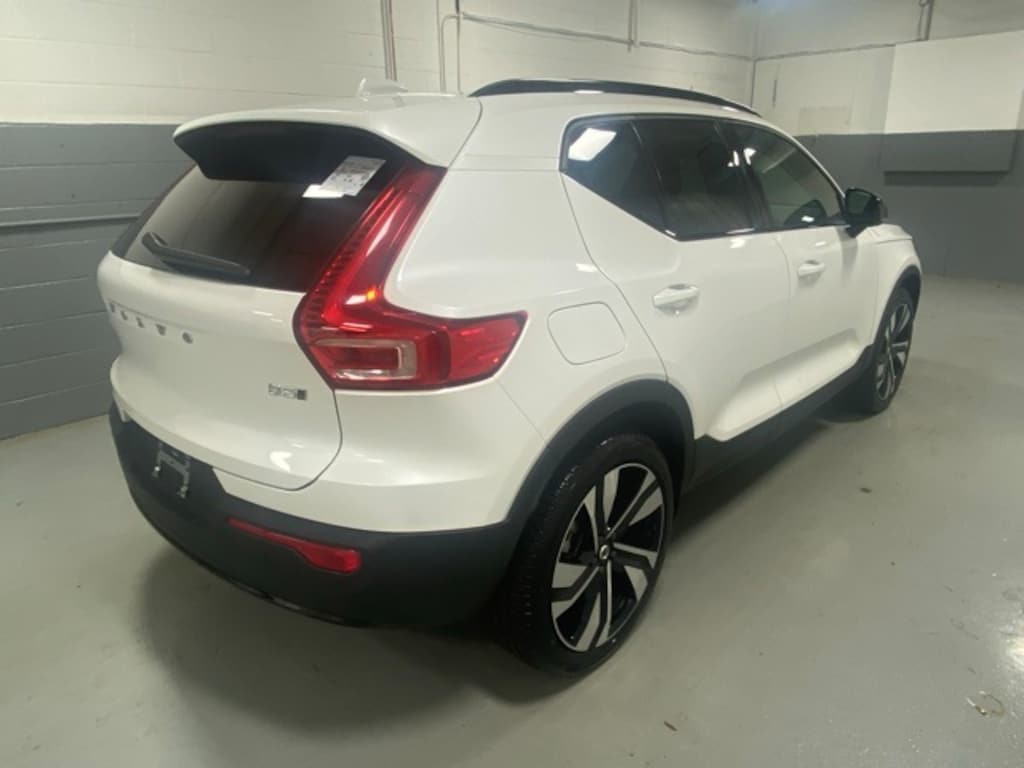 Used 2025 Volvo XC40 B5 Plus Dark Theme SUV