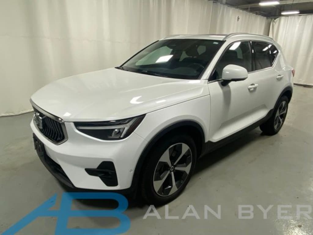 Used 2023 Volvo XC40 B5 Plus Bright Theme SUV