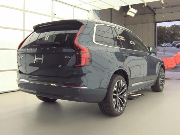 2025 Volvo XC90 Plus photo 2