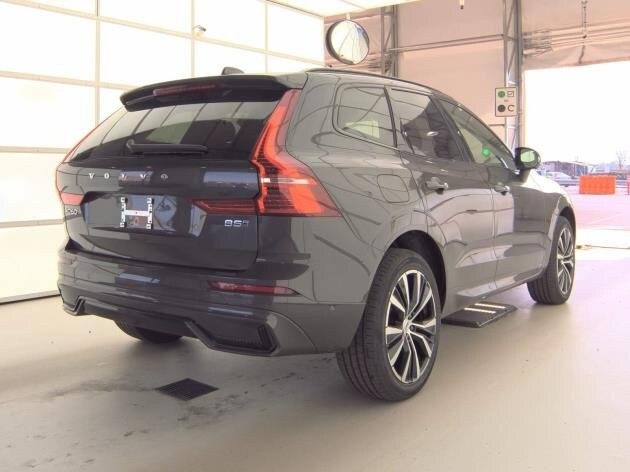 2025 Volvo XC60 B5 Plus photo 3