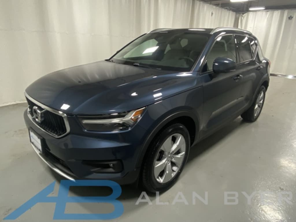 Used 2021 Volvo XC40 Momentum SUV