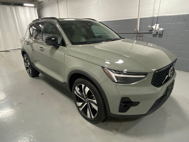 2024 Volvo XC40 Plus photo 3