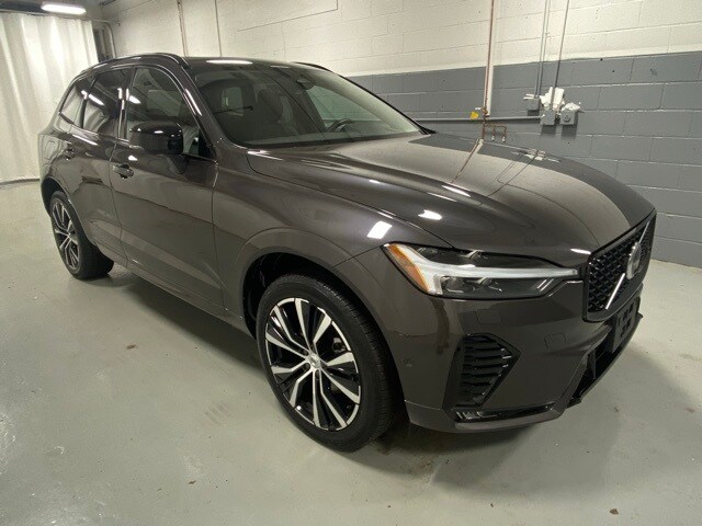 2025 Volvo XC60 B5 Plus photo 4