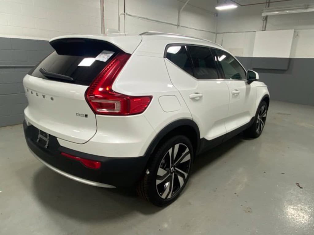 Certified 2023 Volvo XC40 B5 Plus Bright Theme SUV