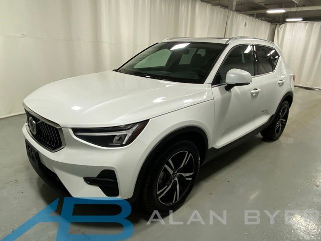2025 Volvo XC40 B5 Core Bright AWD's photo