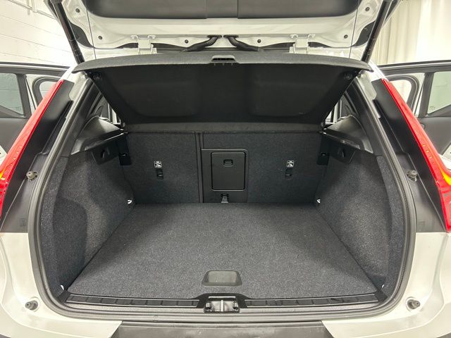 2025 Volvo XC40 Core - Photo 7