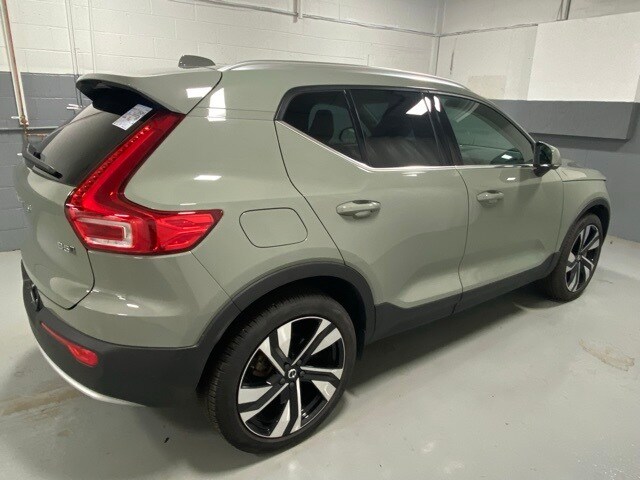 2024 Volvo XC40 Ultimate photo 2